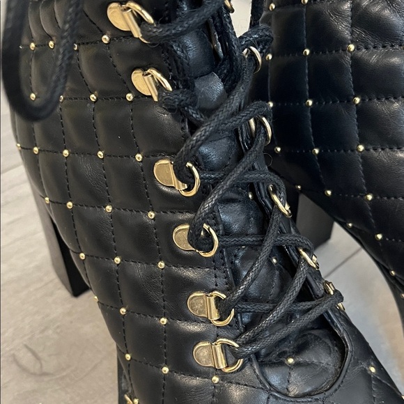 Ron White Tatum Quilted Leather Ankle Boot Gold Accent Waterproof, Size 40/9 - Picture 5 of 14